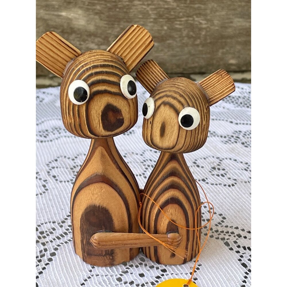 Vintage MCM Carved Wood Hugging Bears Figurine Original tags - Picture 10 of 10